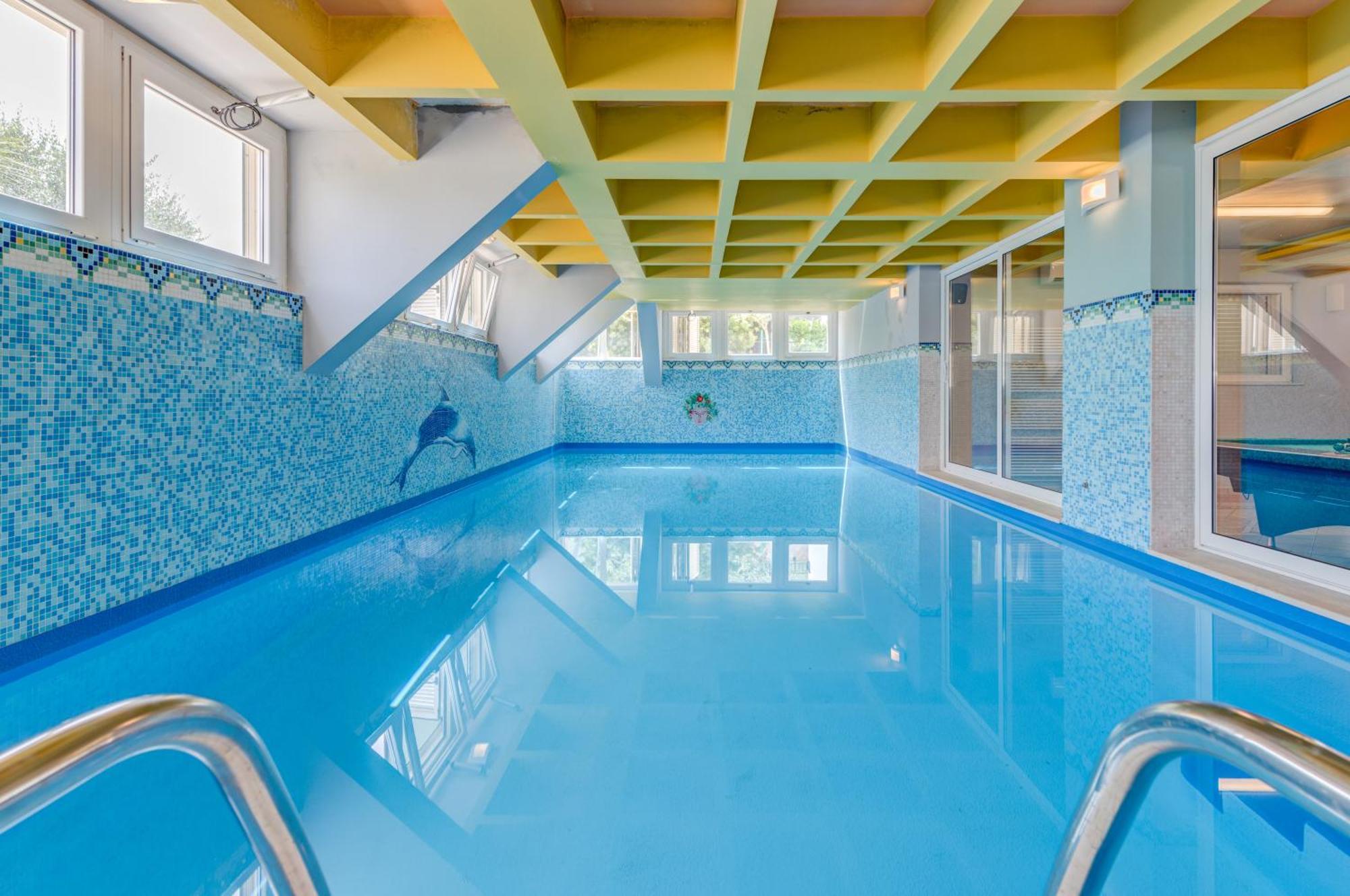 ספליט Blue Dolphin Apartment - Private Indoor Pool, Jacuzzi, Garden מראה חיצוני תמונה