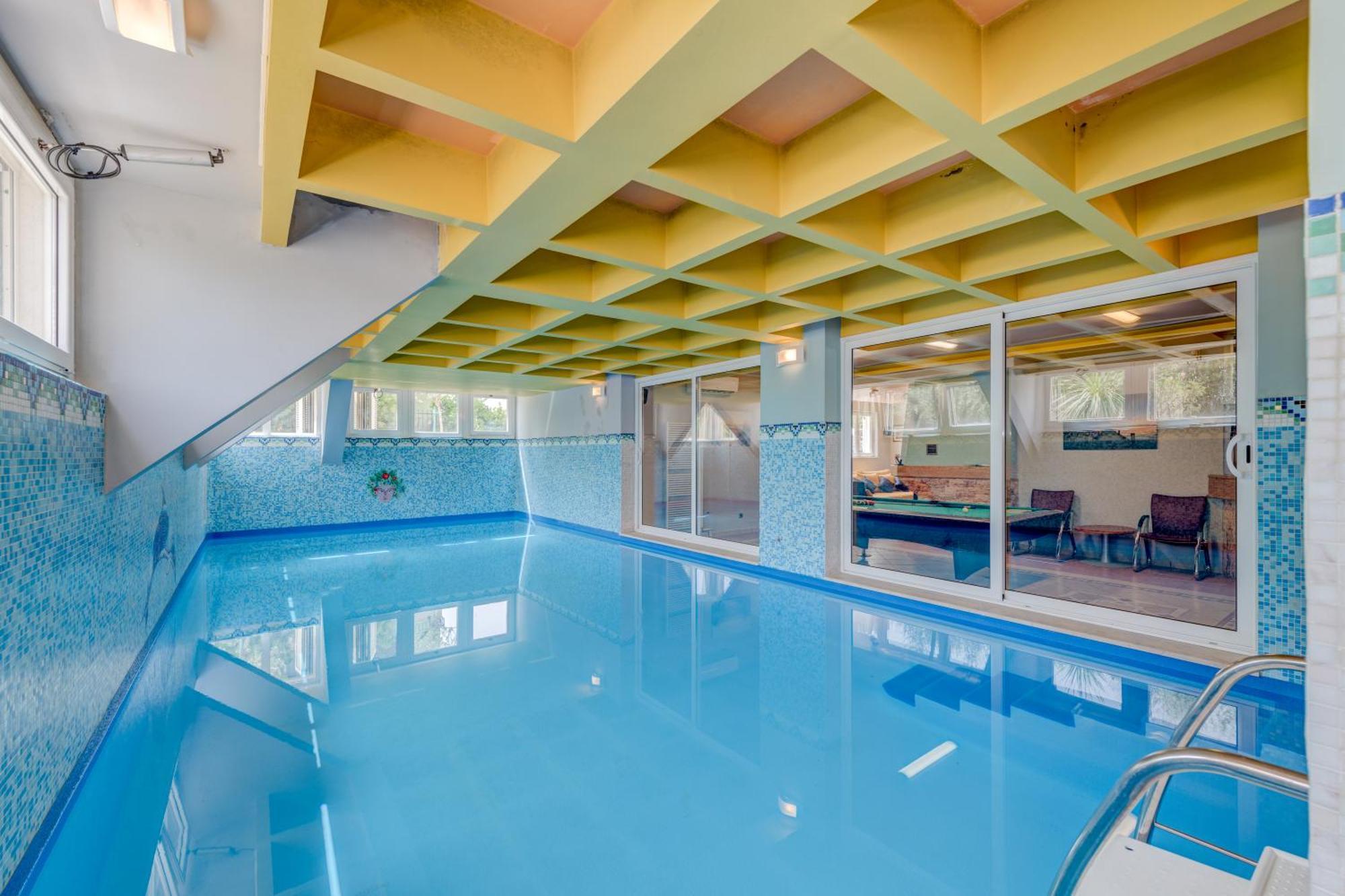 ספליט Blue Dolphin Apartment - Private Indoor Pool, Jacuzzi, Garden מראה חיצוני תמונה