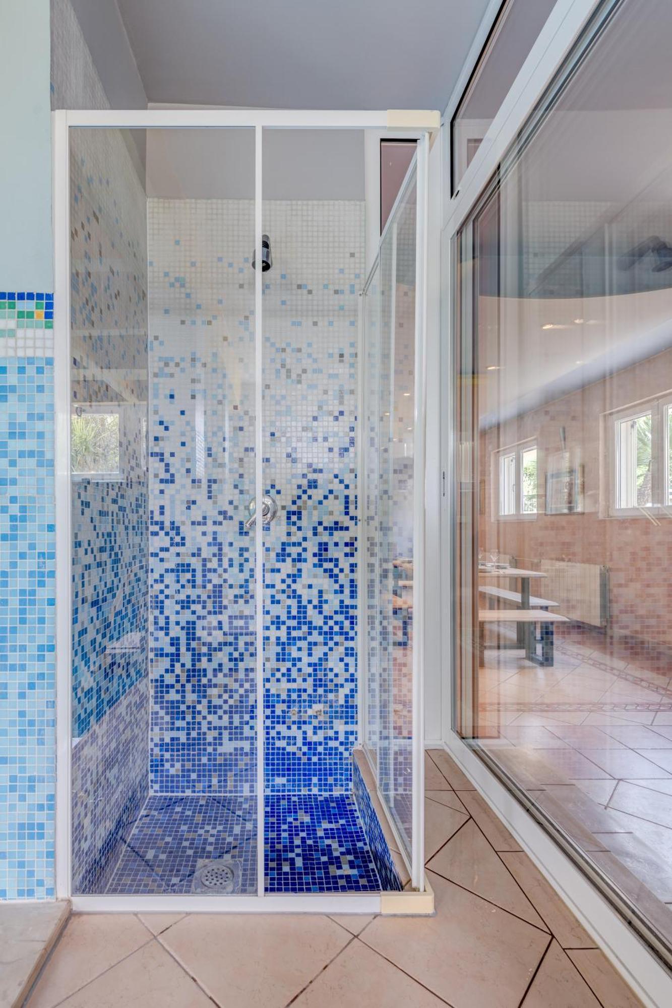 ספליט Blue Dolphin Apartment - Private Indoor Pool, Jacuzzi, Garden מראה חיצוני תמונה