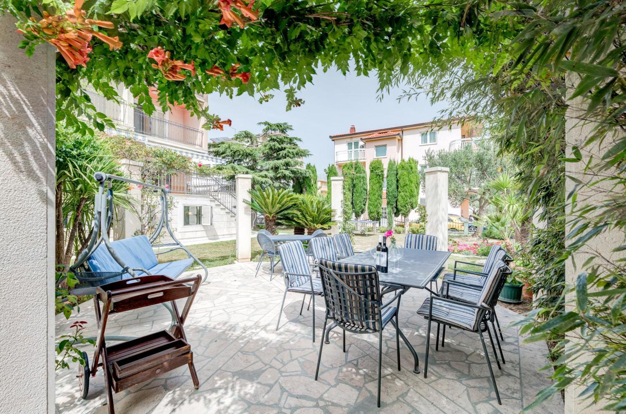 ספליט Blue Dolphin Apartment - Private Indoor Pool, Jacuzzi, Garden מראה חיצוני תמונה