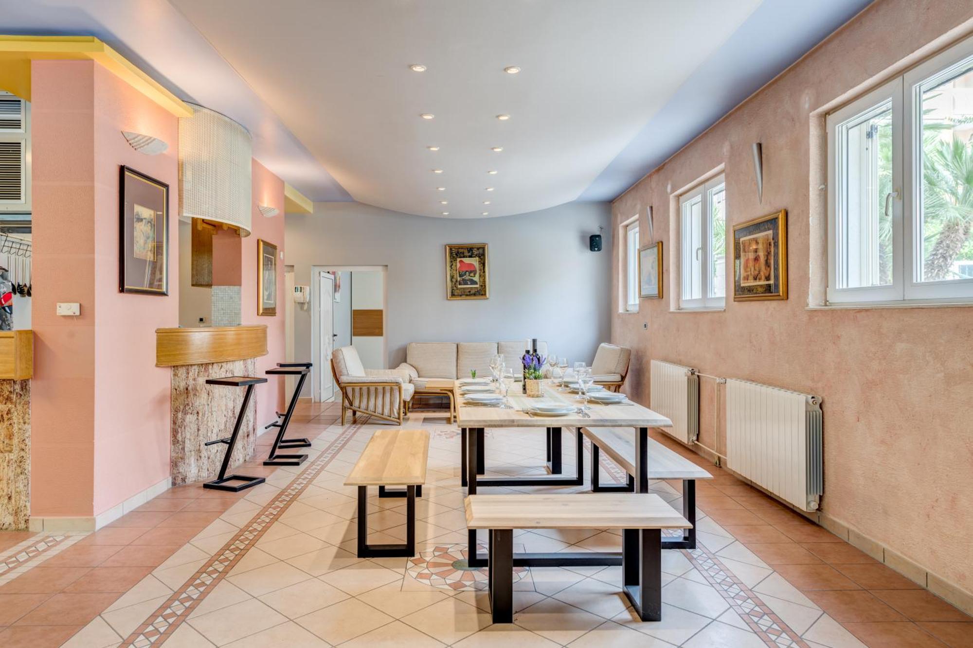 ספליט Blue Dolphin Apartment - Private Indoor Pool, Jacuzzi, Garden מראה חיצוני תמונה
