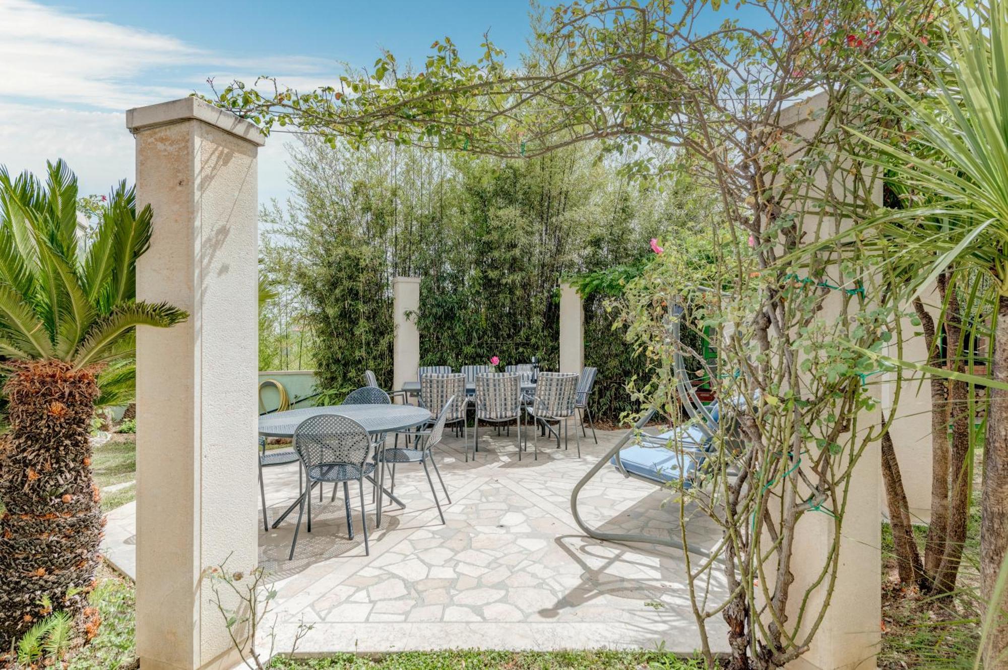 ספליט Blue Dolphin Apartment - Private Indoor Pool, Jacuzzi, Garden מראה חיצוני תמונה