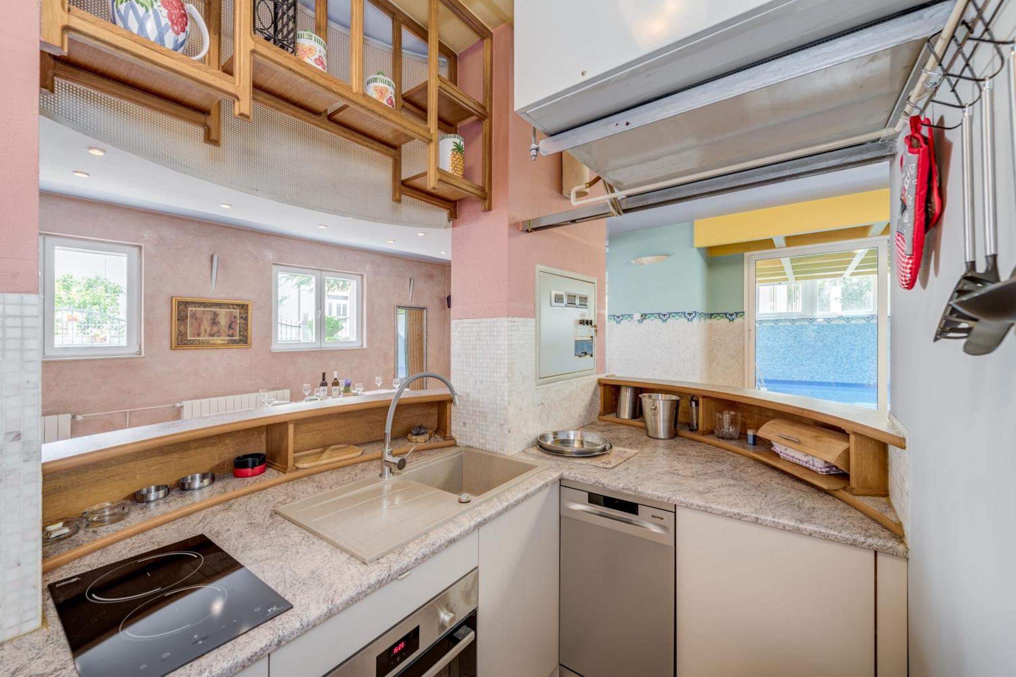 ספליט Blue Dolphin Apartment - Private Indoor Pool, Jacuzzi, Garden מראה חיצוני תמונה