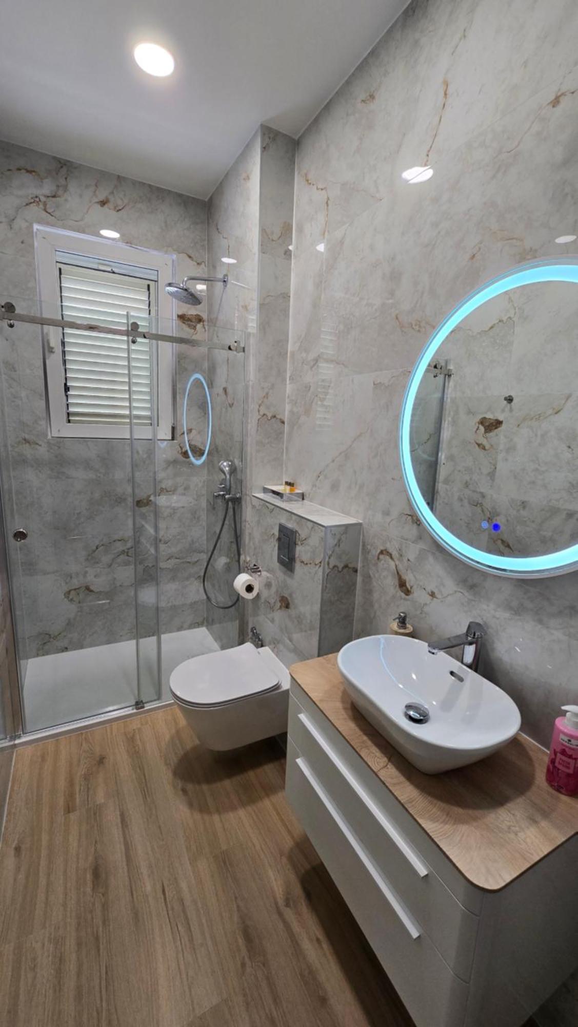 ספליט Blue Dolphin Apartment - Private Indoor Pool, Jacuzzi, Garden מראה חיצוני תמונה